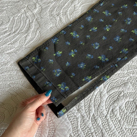 NWT - WeWoreWhat - Slouchy Watercolor Ditsy Floral Print Split Hem Overalls - Picture 11 of 15